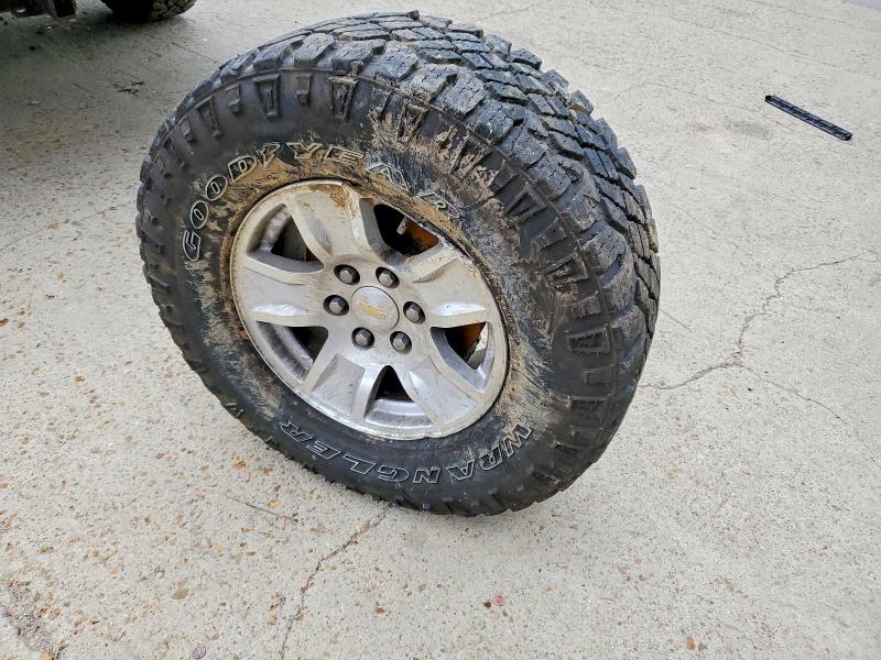 Photo 12 from auction – 2015 CHEVROLET SILVERADO with VIN 1GCVKREC0FZ425326