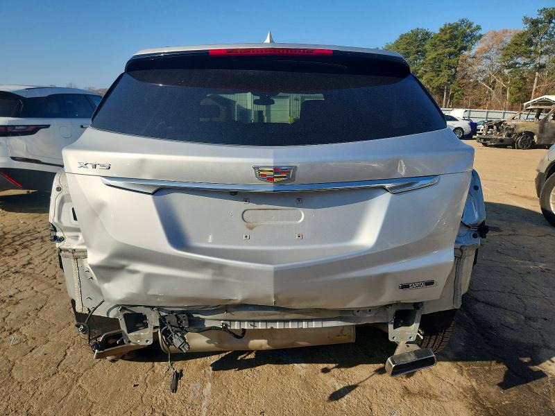 Photo 6 from auction – 2018 CADILLAC XT5 with VIN 1GYKNCRS6JZ174999