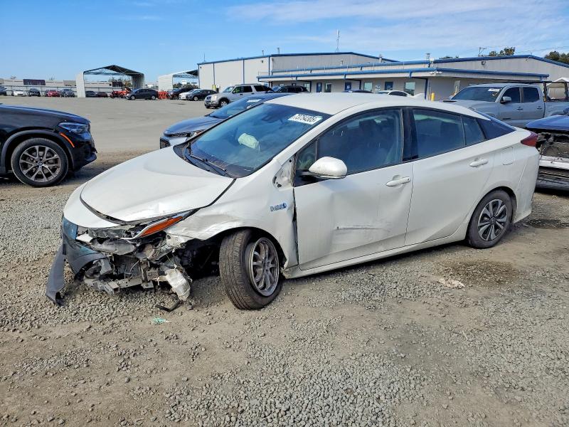 TOYOTA PRIUS PRIME 2018 with VIN JTDKARFP5J3085464 - Photo from auction