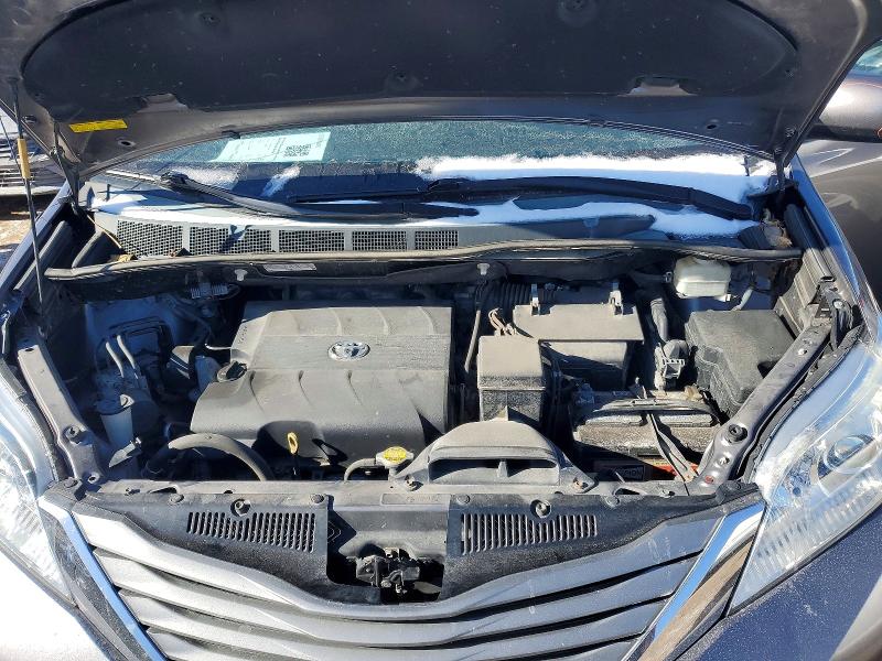 Photo 11 from auction – 2014 TOYOTA SIENNA XLE with VIN 5TDYK3DC1ES422737