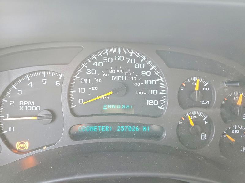 Photo 9 from auction – 2004 CHEVROLET SUBURBAN with VIN 3GNFK16Z54G111748