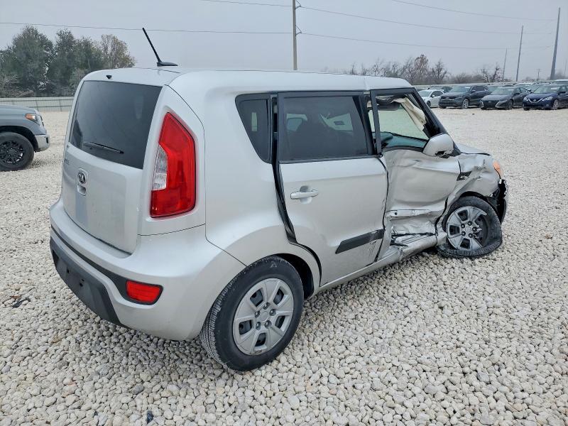 Photo 3 from auction – 2013 KIA SOUL with VIN KNDJT2A55D7498937