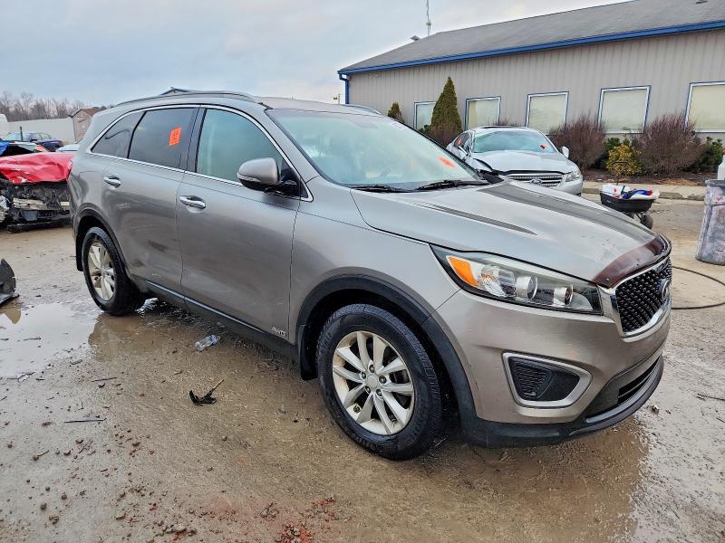 Photo 4 from auction – 2016 KIA SORENTO LX with VIN 5XYPGDA32GG039705