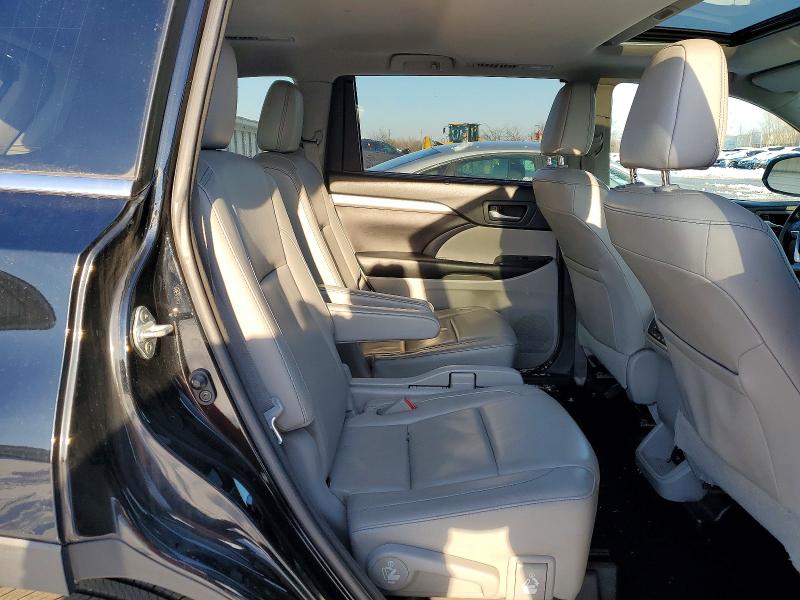 Photo 11 from auction – 2018 TOYOTA HIGHLANDER with VIN 5TDJZRFH8JS528962