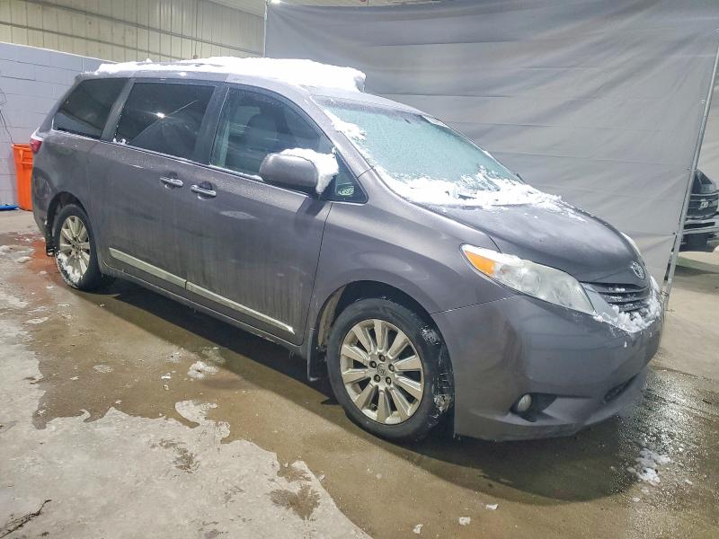 Photo 4 from auction – 2015 TOYOTA SIENNA XLE with VIN 5TDDK3DC1FS117321