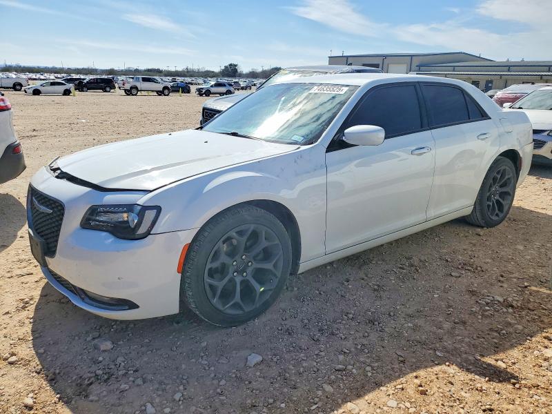 CHRYSLER 300 2019 with VIN 2C3CCABG2KH533636 - Photo from auction