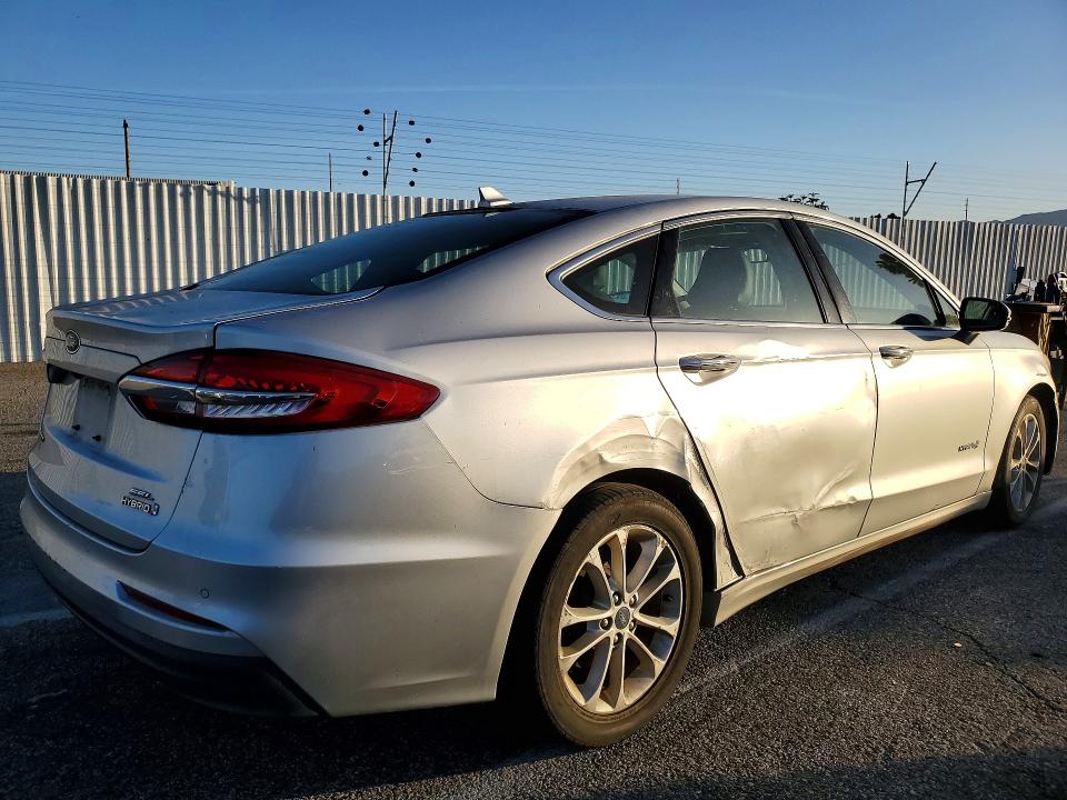 Photo 3 from auction – 2019 FORD FUSION with VIN 3FA6P0MU9KR124327