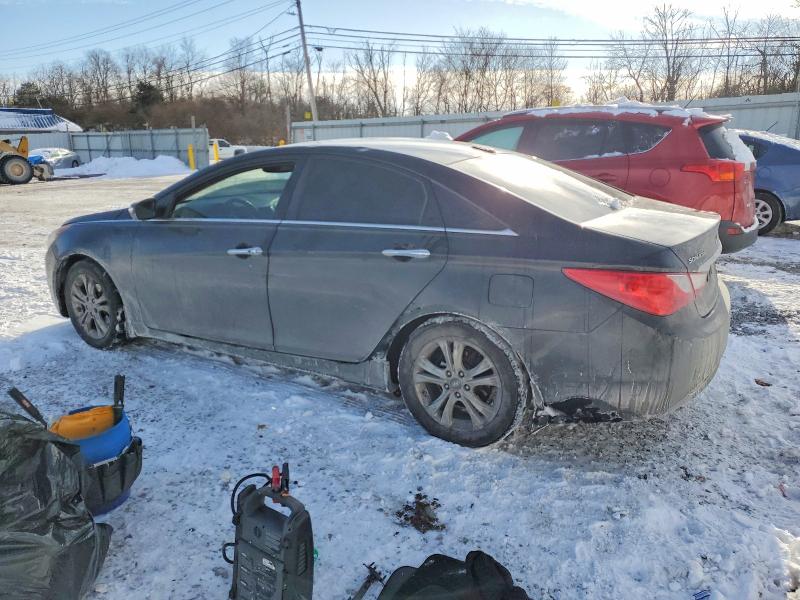 Photo 2 from auction – 2011 HYUNDAI SONATA with VIN 5NPEC4AC0BH138754