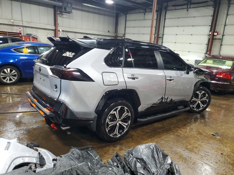 Photo 3 from auction – 2022 TOYOTA RAV4 PRIME with VIN JTMFB3FV2ND090843