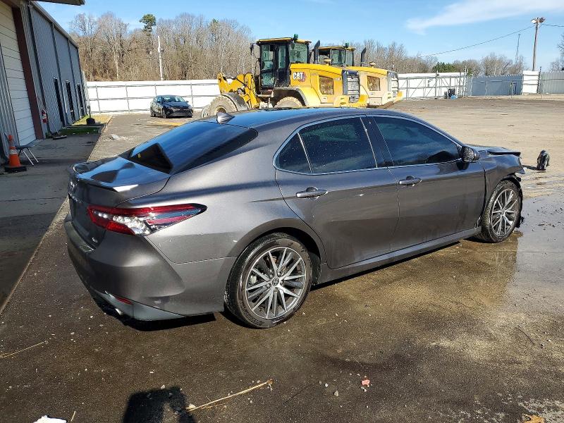 Photo 3 from auction – 2023 TOYOTA CAMRY XLE with VIN 4T1F11AK7PU810883