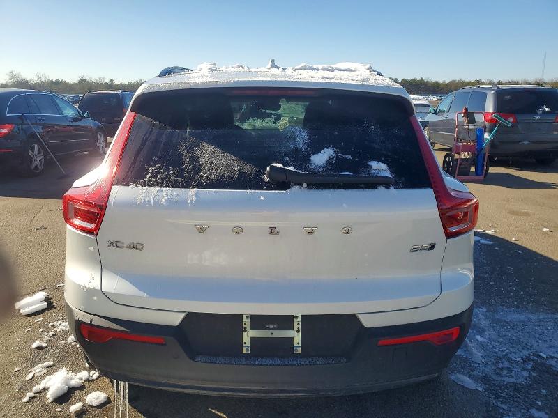 Photo 6 from auction – 2025 VOLVO XC40 with VIN YV4L12UC8S2472302