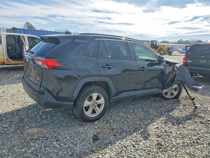 Photo 3 from auction – 2020 TOYOTA RAV4 XLE with VIN 2T3P1RFV1LC125836