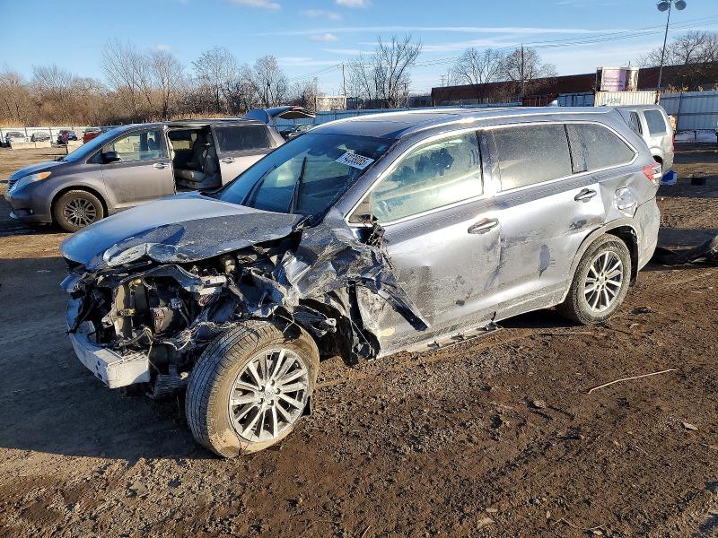 TOYOTA HIGHLANDER 2018 with VIN 5TDJZRFH2JS495330 - Photo from auction