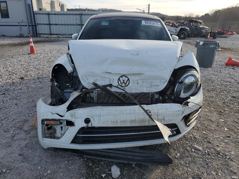 Photo 5 from auction – 2018 VOLKSWAGEN BEETLE with VIN 3VWFD7AT4JM705749