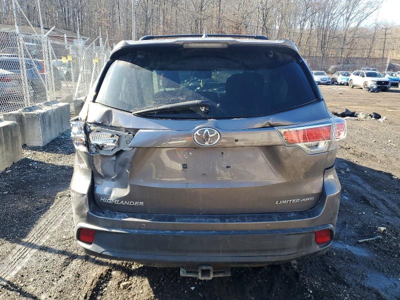 Foto 6 de la subasta – 2015 TOYOTA HIGHLANDER con VIN 5TDDKRFHXFS131455