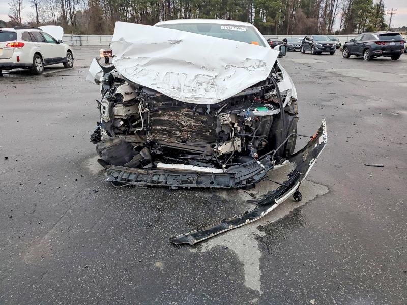 Photo 5 from auction – 2015 CHRYSLER 200 LIMITE with VIN 1C3CCCAB5FN588869