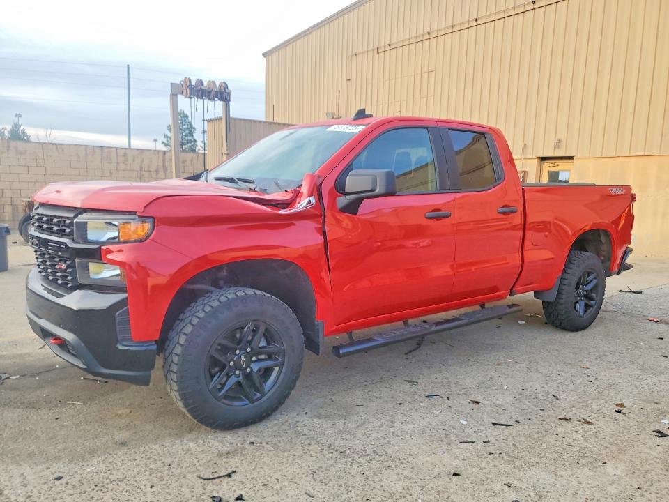 CHEVROLET SILVERADO 2019 with VIN 1GCRYCEF4KZ211005 - Photo from auction