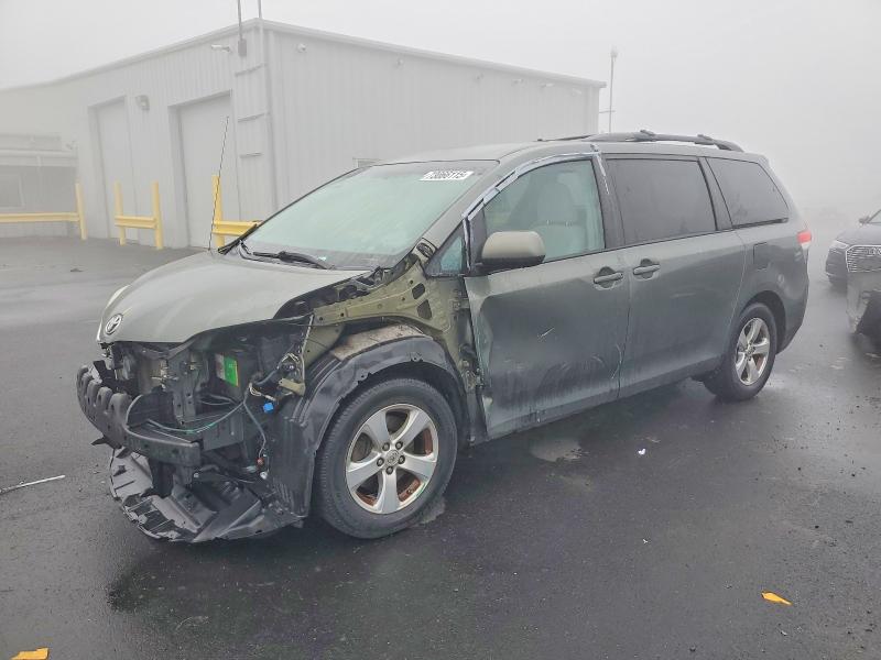 Photo 1 from auction – 2013 TOYOTA SIENNA LE with VIN 5TDKK3DC1DS337899