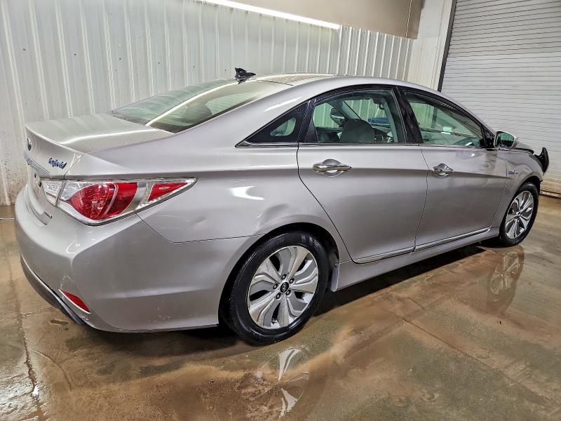 Photo 3 from auction – 2014 HYUNDAI SONATA HYB with VIN KMHEC4A42EA106744