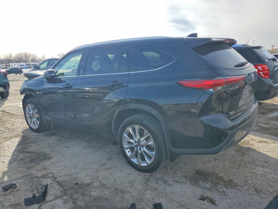 Photo 2 from auction – 2021 TOYOTA HIGHLANDER with VIN 5TDDZRBH3MS085112