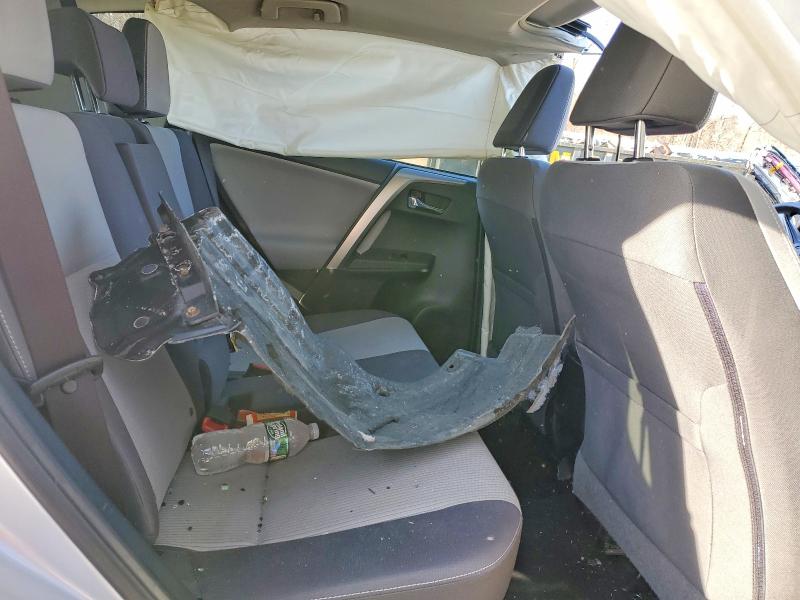 Photo 11 from auction – 2015 TOYOTA RAV4 XLE with VIN JTMRFREV0FD111969