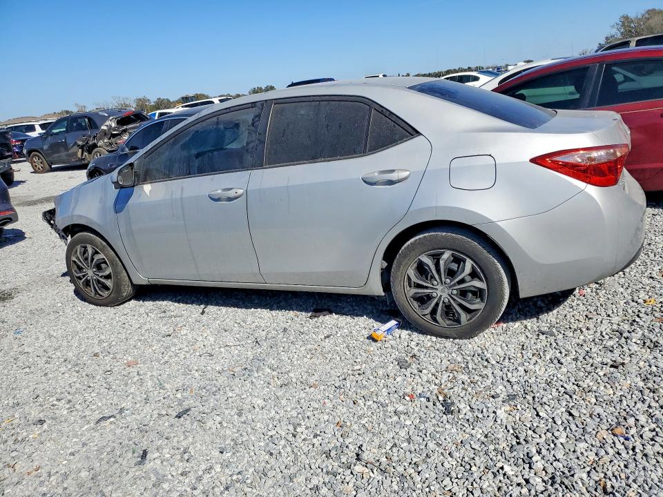 Photo 2 from auction – 2018 TOYOTA COROLLA with VIN 5YFBURHE9JP776068