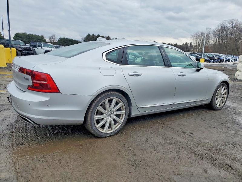 Photo 3 from auction – 2018 VOLVO S90 T8 INS with VIN LVYBC0AL1JP029369