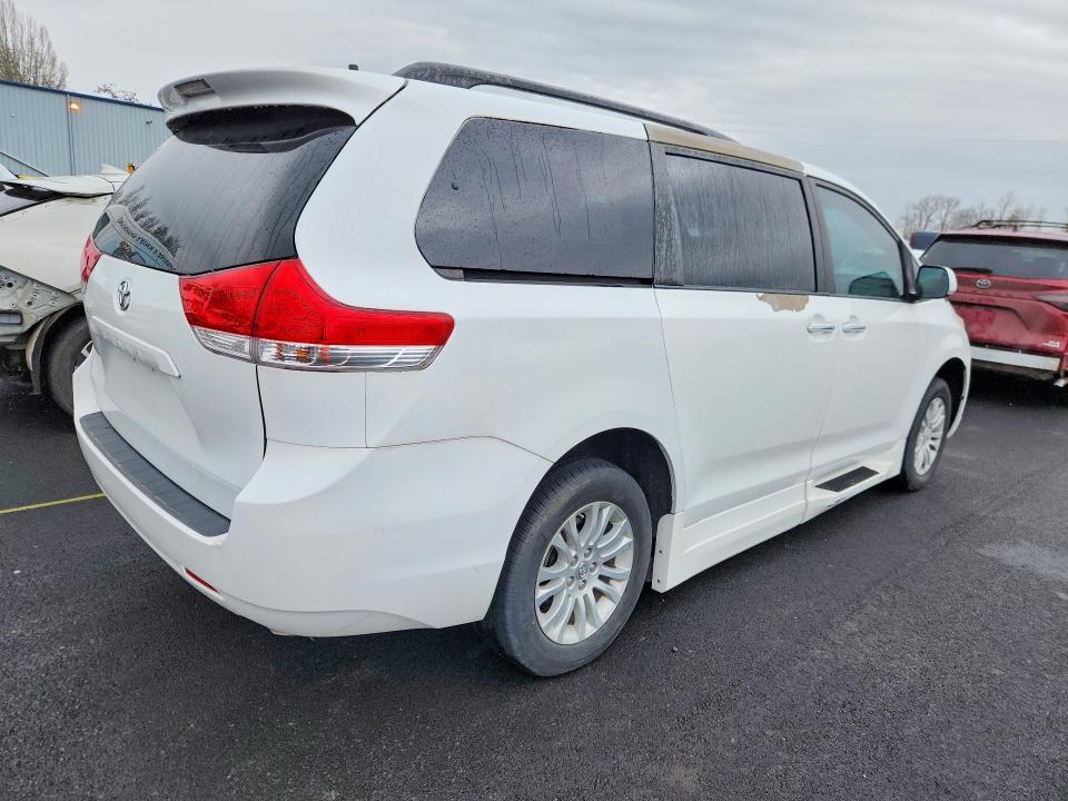 Photo 3 from auction – 2013 TOYOTA SIENNA with VIN 5TDYK3DC6DS291044