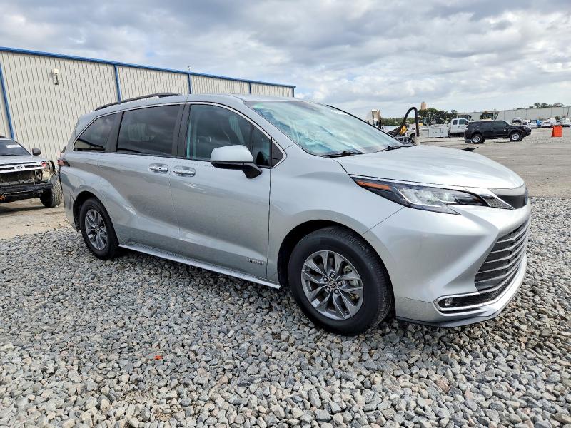 Photo 4 from auction – 2021 TOYOTA SIENNA XLE with VIN 5TDYRKECXMS066971