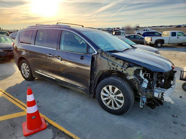 Photo 4 from auction – 2018 CHRYSLER PACIFICA with VIN 2C4RC1BG7JR252933
