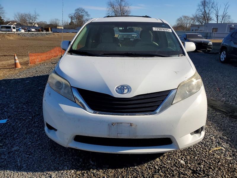Photo 5 from auction – 2012 TOYOTA SIENNA with VIN 5TDKK3DC4CS206366