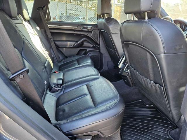 Photo 6 from auction – 2013 PORSCHE CAYENNE GT with VIN WP1AD2A29DLA74833