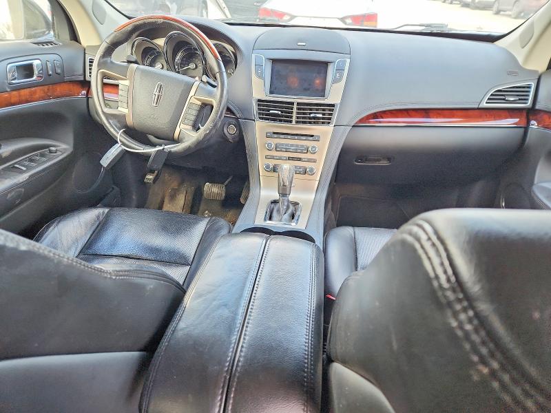 Photo 8 from auction – 2011 LINCOLN MKT with VIN 2LMHJ5AT0BBJ51170