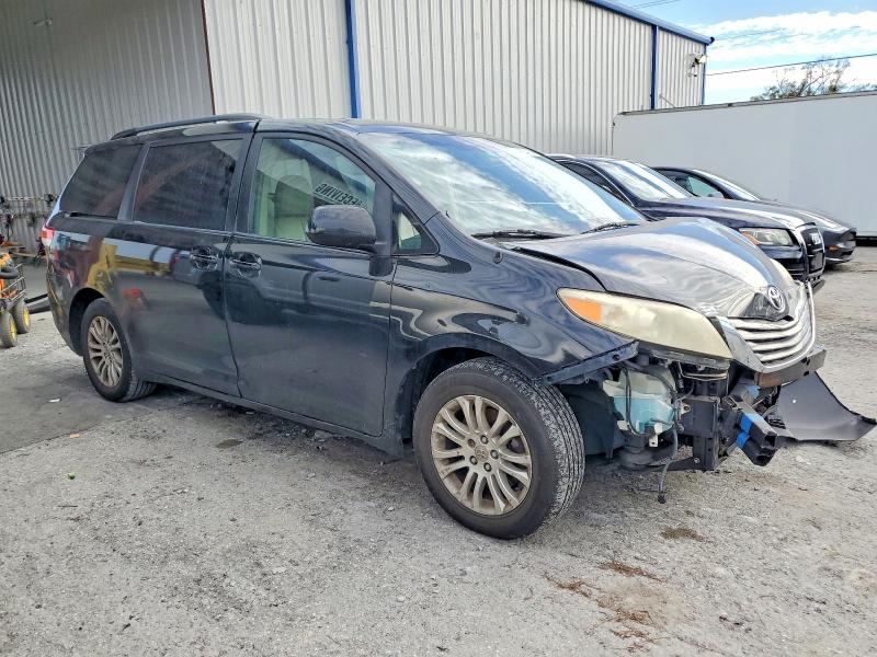 Photo 4 from auction – 2011 TOYOTA SIENNA XLE with VIN 5TDYK3DC8BS110166