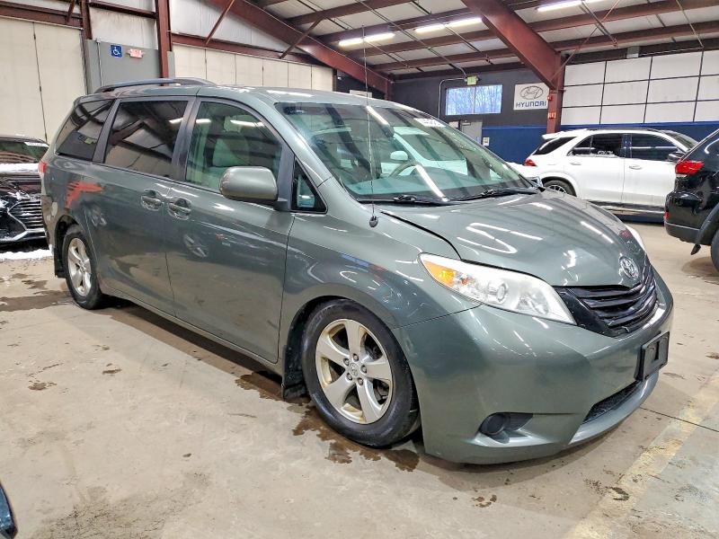 Zdjęcie 4 z aukcji – 2014 TOYOTA SIENNA z VIN 5TDKK3DC2ES413194