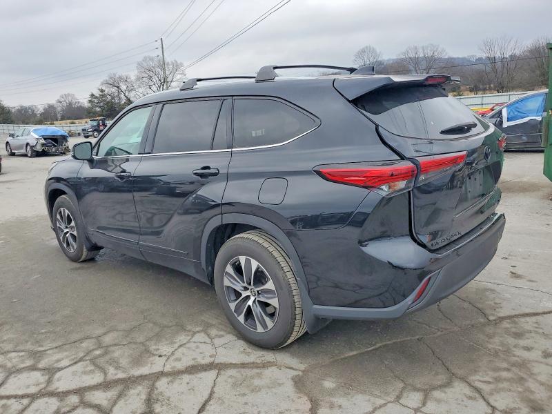 Photo 2 from auction – 2022 TOYOTA HIGHLANDER with VIN 5TDGBRCH3NS562512