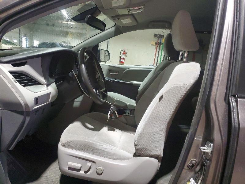 Photo 7 from auction – 2018 TOYOTA SIENNA LE with VIN 5TDKZ3DC0JS956209