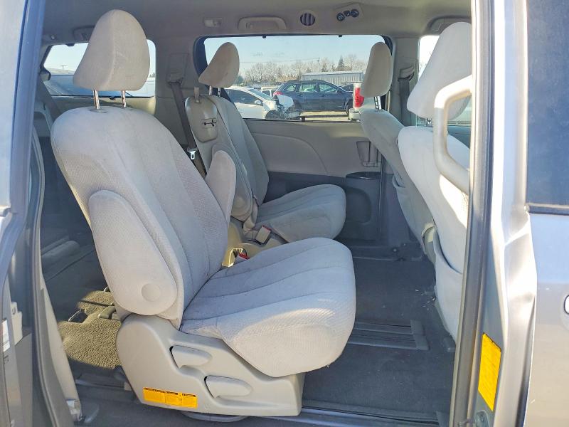 Photo 11 from auction – 2011 TOYOTA SIENNA LE with VIN 5TDKK3DC6BS033593
