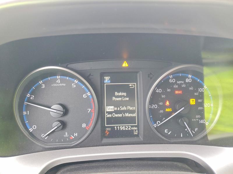 Photo 9 from auction – 2018 TOYOTA RAV4 LE with VIN JTMBFREV4JJ208961