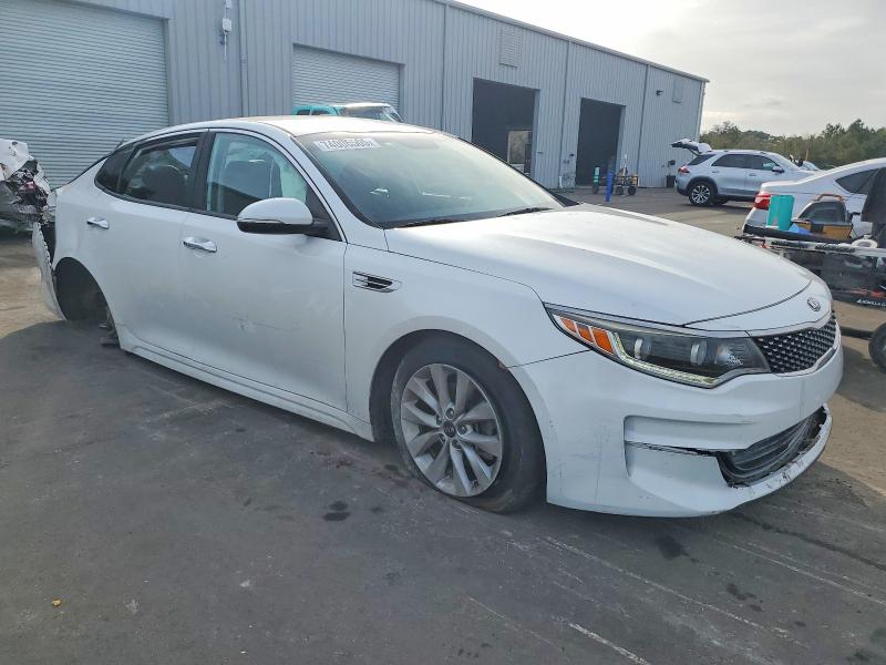 Photo 4 from auction – 2016 KIA OPTIMA with VIN 5XXGU4L31GG046557