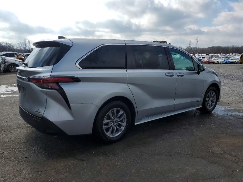 Photo 3 from auction – 2021 TOYOTA SIENNA LE with VIN 5TDKRKEC0MS063972
