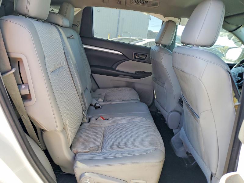 Photo 11 from auction – 2018 TOYOTA HIGHLANDER with VIN 5TDBZRFHXJS871082