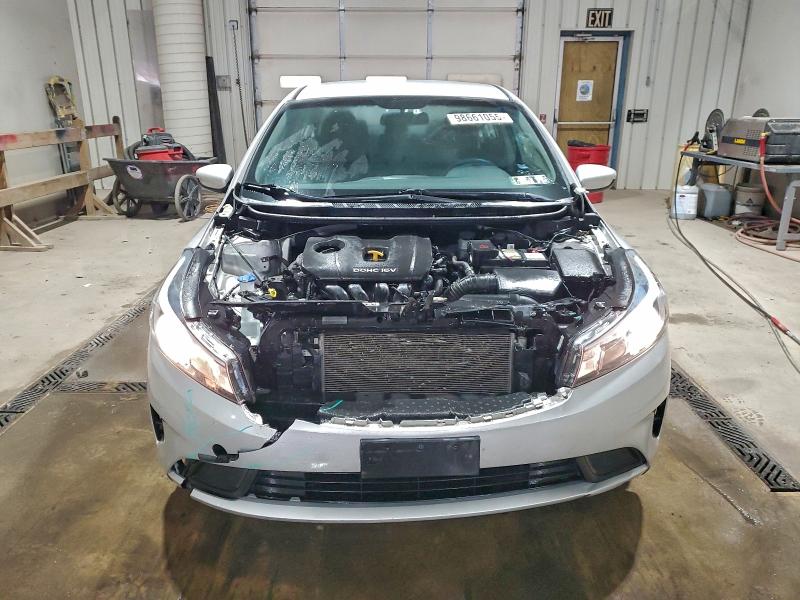 Photo 5 from auction – 2017 KIA FORTE LX with VIN 3KPFK4A72HE032961