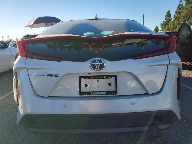 Photo 6 from auction – 2017 TOYOTA PRIUS PRIM with VIN JTDKARFP5H3038803