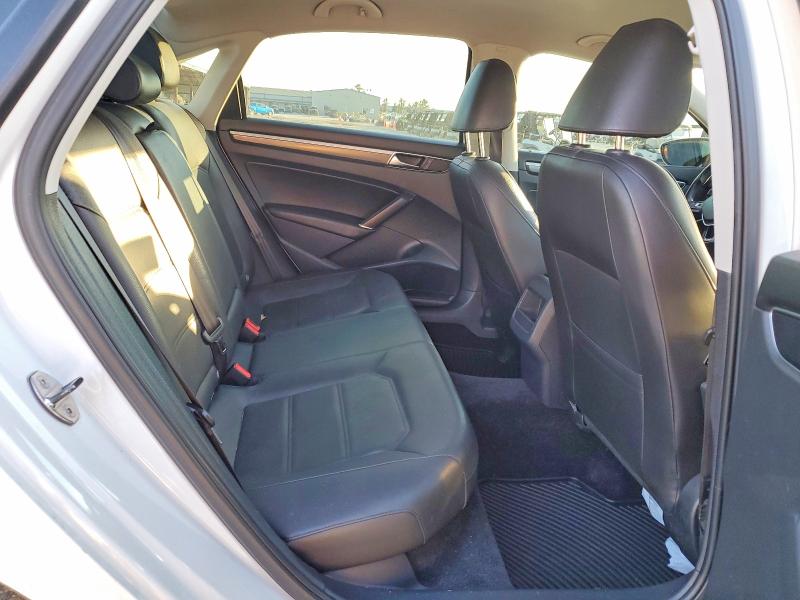 Photo 10 from auction – 2017 VOLKSWAGEN PASSAT R-L with VIN 1VWDT7A39HC030096