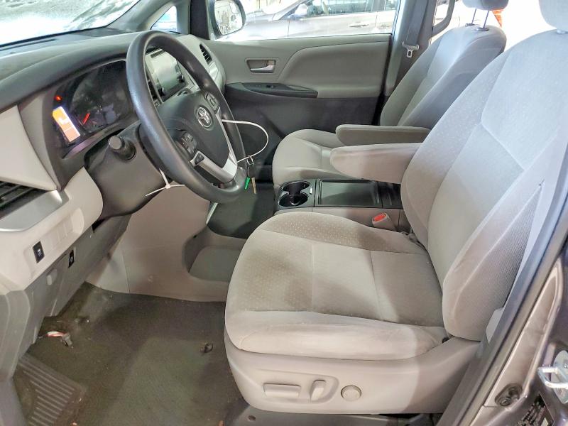 Photo 7 from auction – 2017 TOYOTA SIENNA LE with VIN 5TDKZ3DC3HS796935