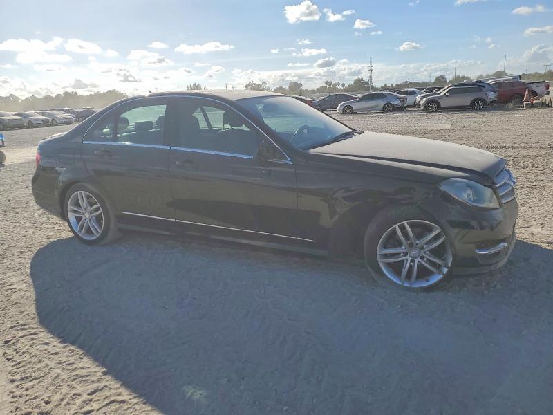 Photo 4 from auction – 2013 MERCEDES-BENZ C with VIN WDDGF4HB4DA753093