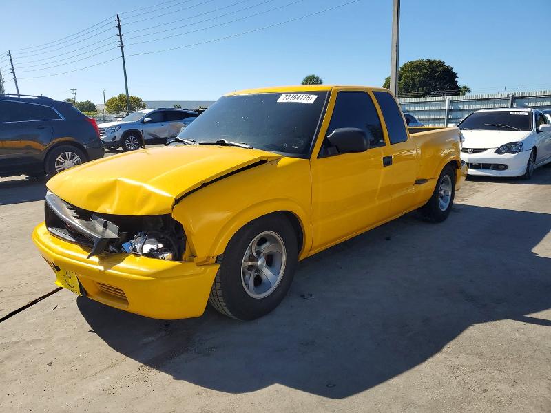 GMC SONOMA 2002 with VIN 1GTCS19W728245354 - Photo from auction