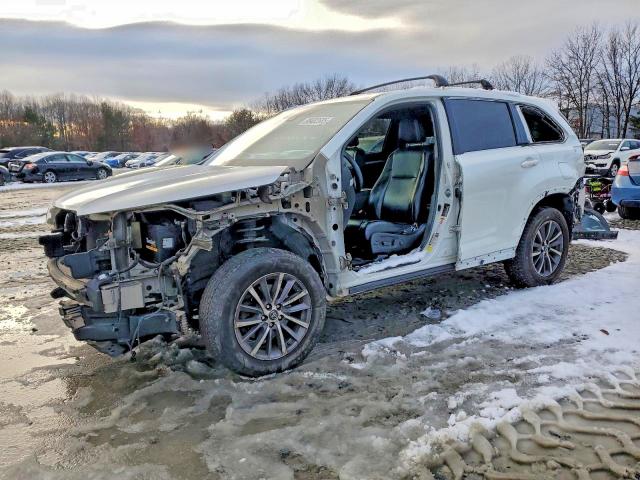 TOYOTA HIGHLANDER 2017 with VIN 5TDJZRFH7HS507479 - Photo from auction