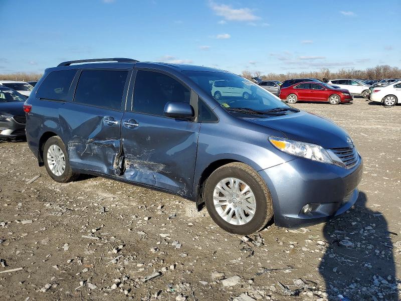 Photo 4 from auction – 2017 TOYOTA SIENNA XLE with VIN 5TDYZ3DC4HS769348